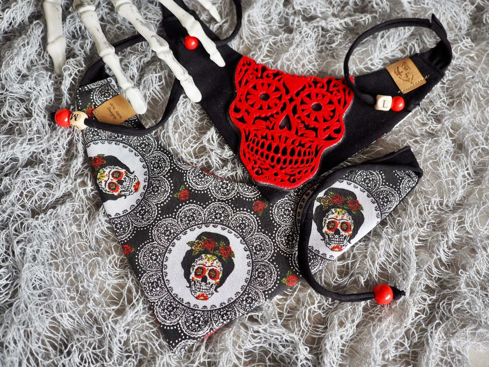 Hundehalstuch - Katzenhalstuch - Totenkopf - Red to the bone