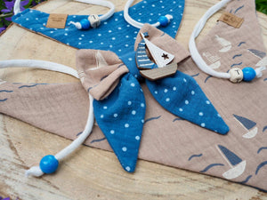 Hundeaccessoires und Katzenaccessoires aus Musselinstoff mit Punkten und Segelbooten