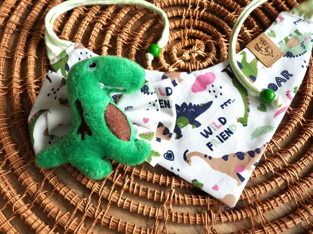 Set Hundeaccessoires und Katzenaccessoires in weiß mit Dinos